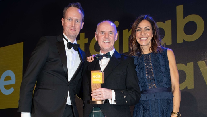 Pictured: Nick Turton, external affairs director, Energy
Institute (left) and compere Julia Bradbury present
Michael McGowan with the award.
